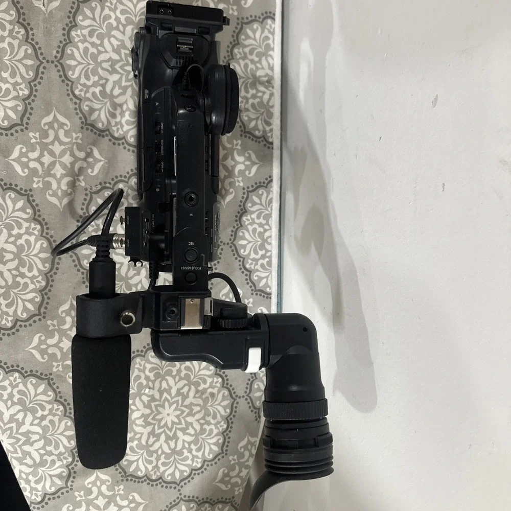 JVC GY-HM750U Camcorder Body Pro HD Solid State HM750 Camera w/ Canon
